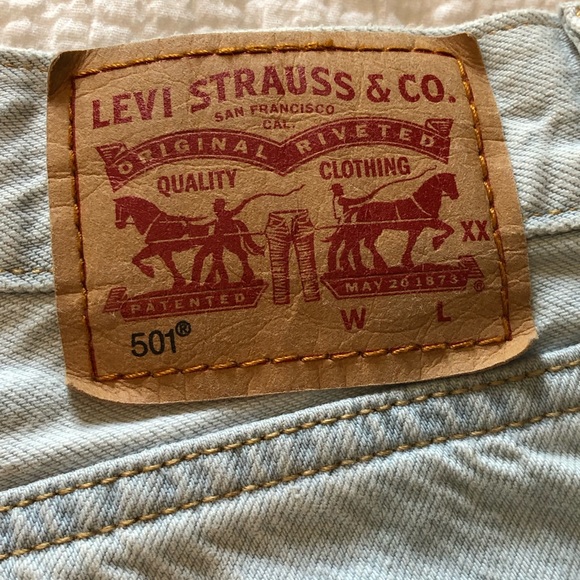 Levi’s 501 Light Wash Distressed Straight Jeans with Patches - Picture 17 of 17